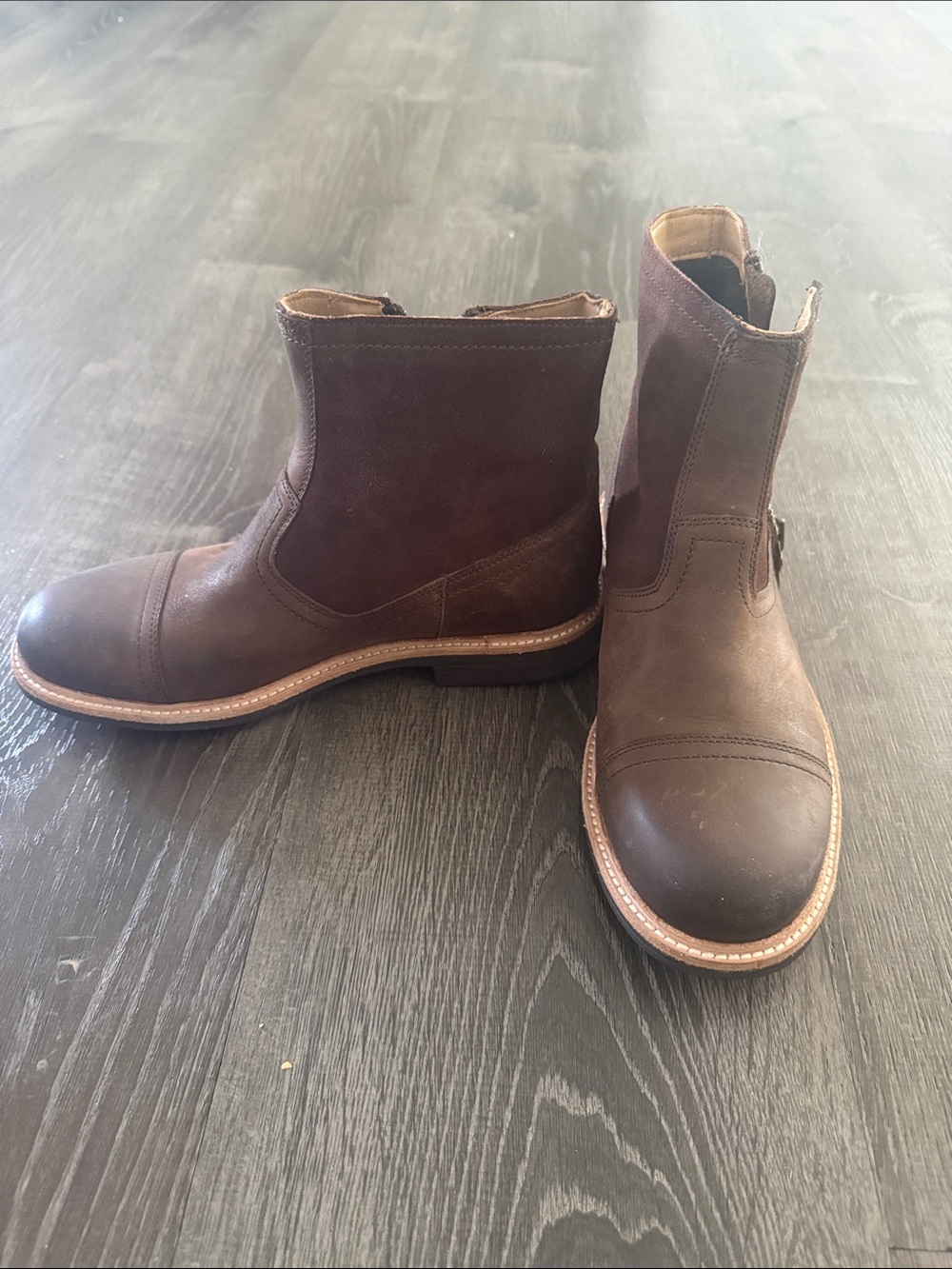 UGG Men’s Brown Leather Chukka Boots